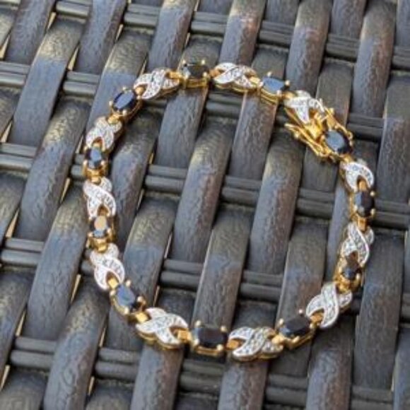 Elegant Gold and Black Stone Bracelet - Picture 1 of 1
